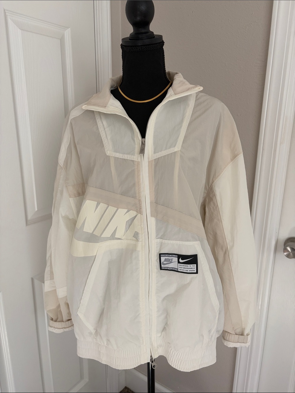 Nike Women's Cream Lightweight Jacket